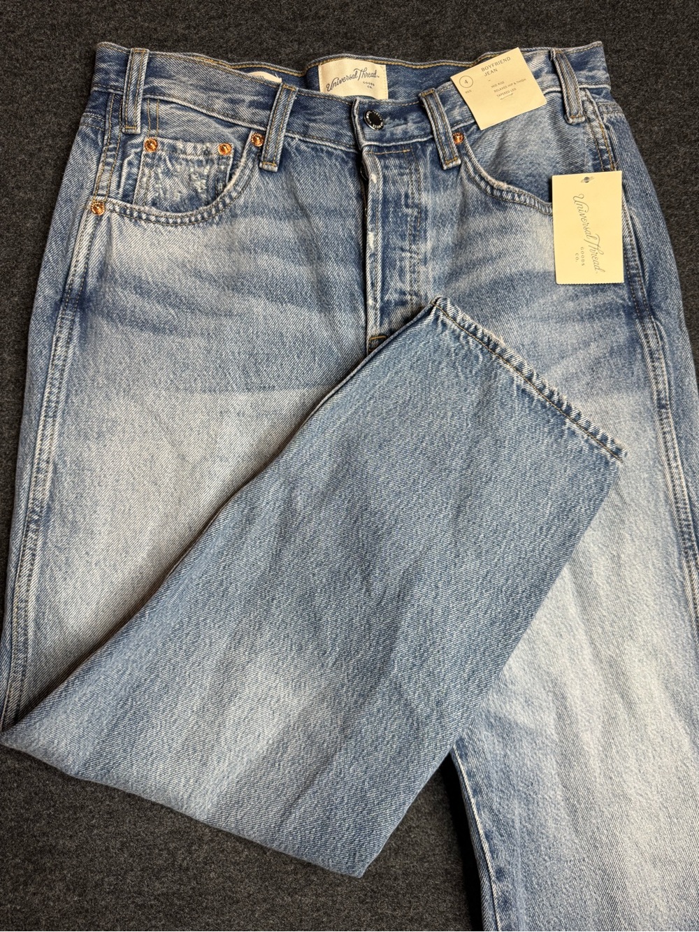 New size 4 women’s Universal Thread boyfriend Jeans